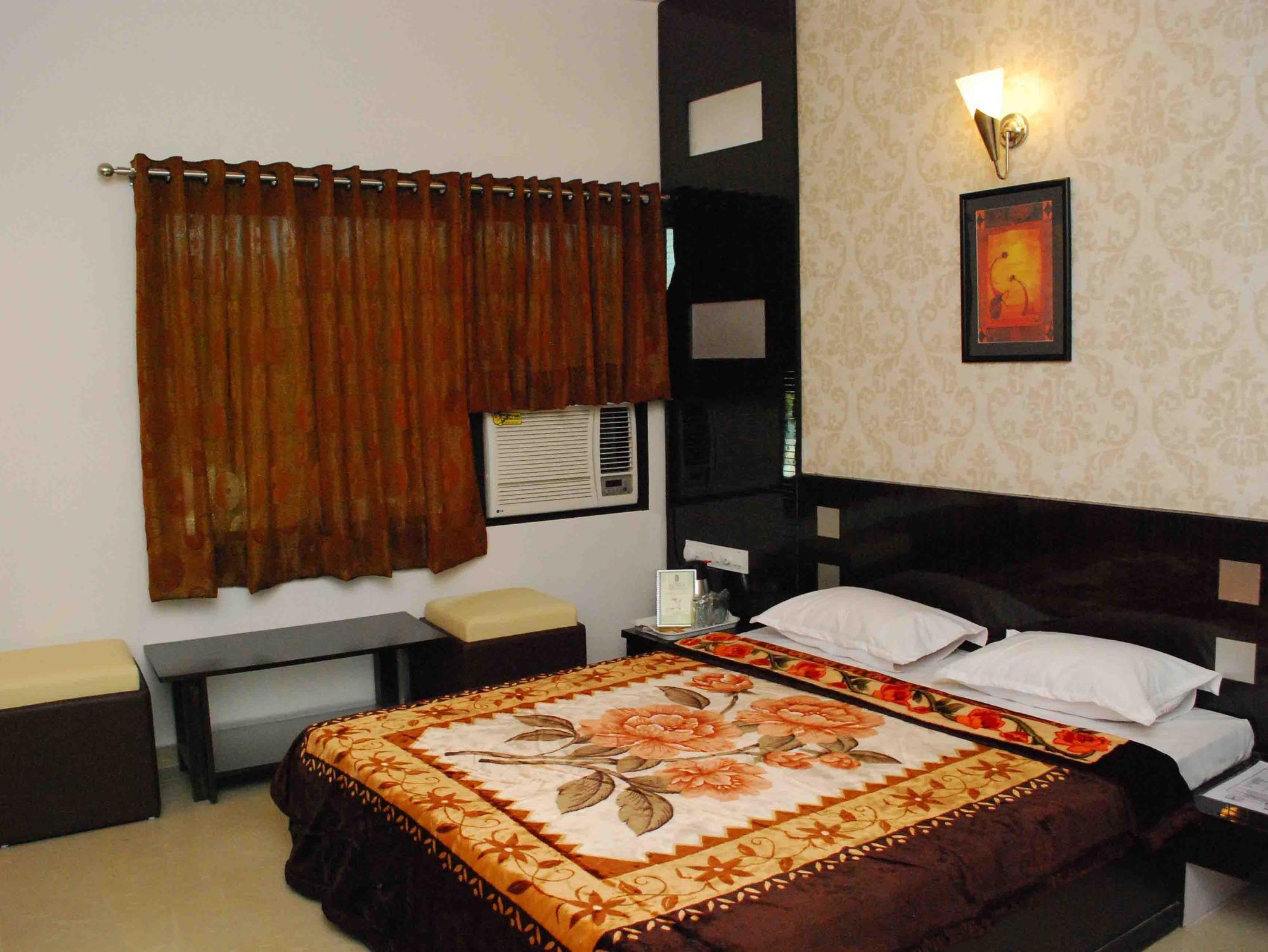 Oyo Flagship 19003 Hotel Rudra Mahal Ахмедабад Екстер'єр фото