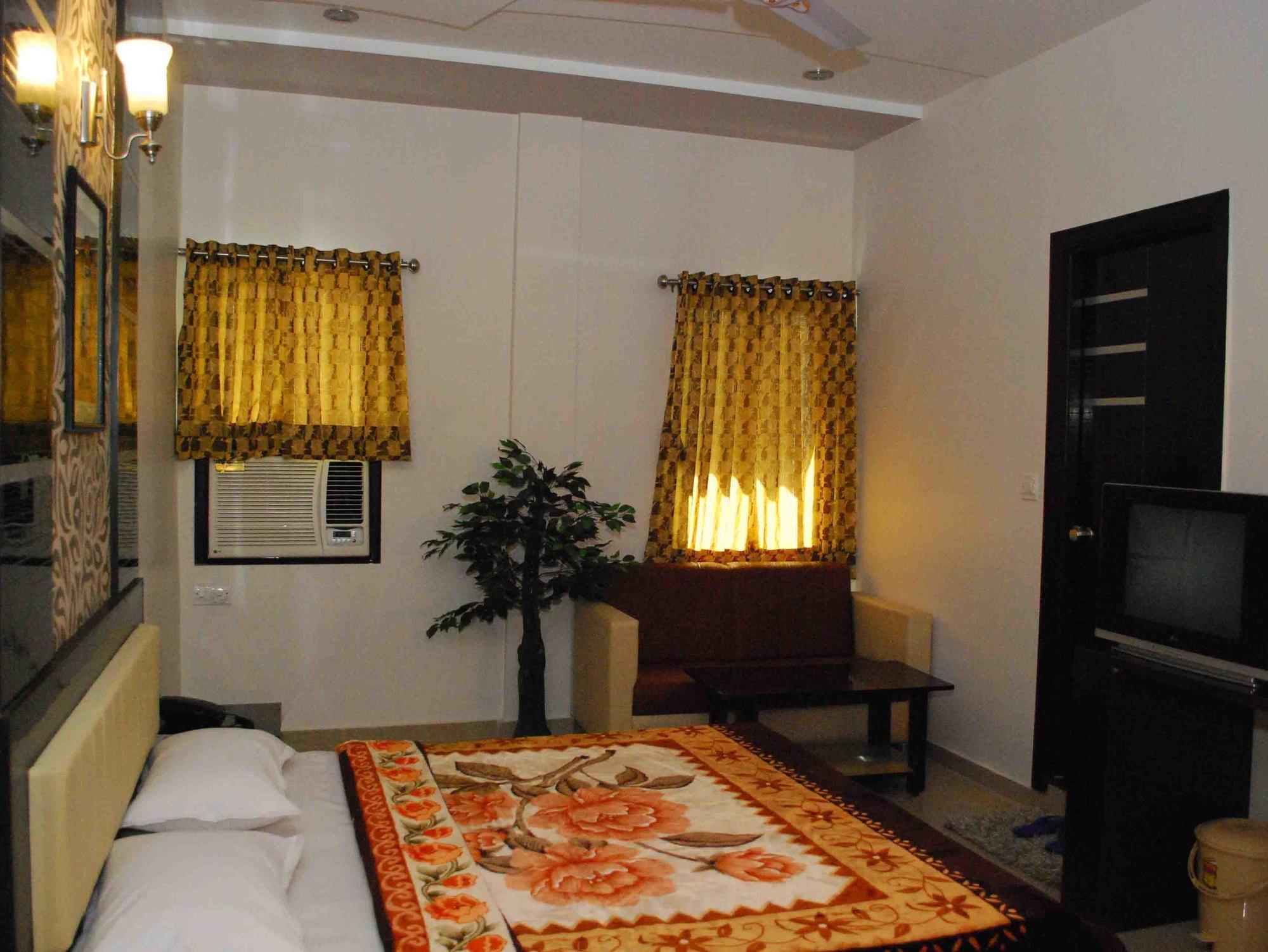 Oyo Flagship 19003 Hotel Rudra Mahal Ахмедабад Екстер'єр фото