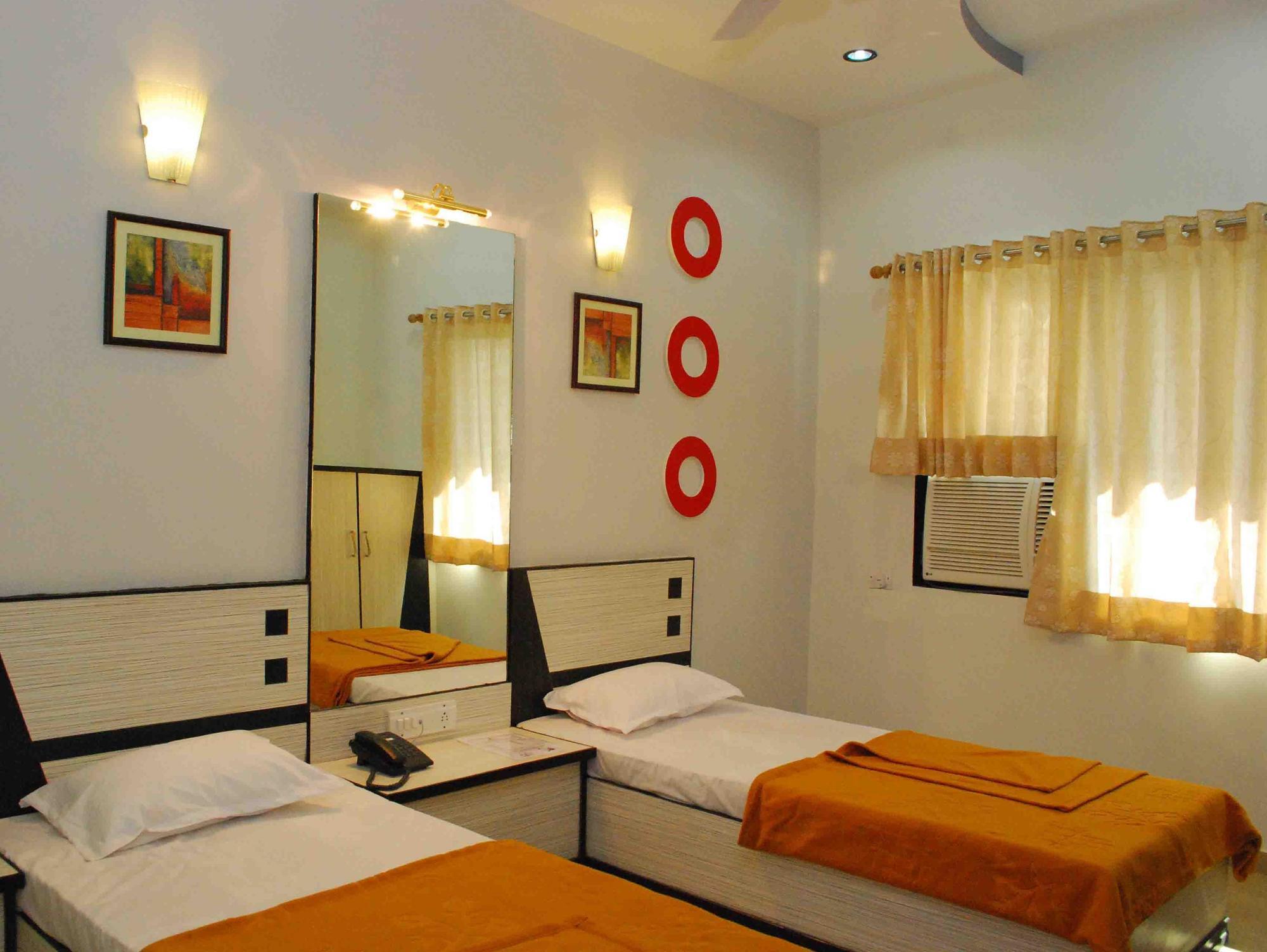 Oyo Flagship 19003 Hotel Rudra Mahal Ахмедабад Екстер'єр фото