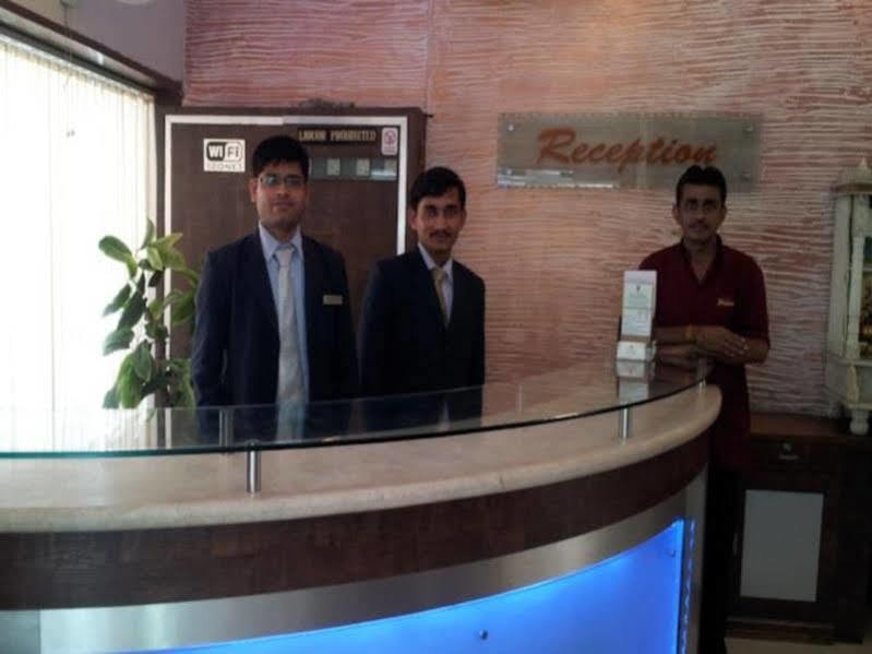 Oyo Flagship 19003 Hotel Rudra Mahal Ахмедабад Екстер'єр фото