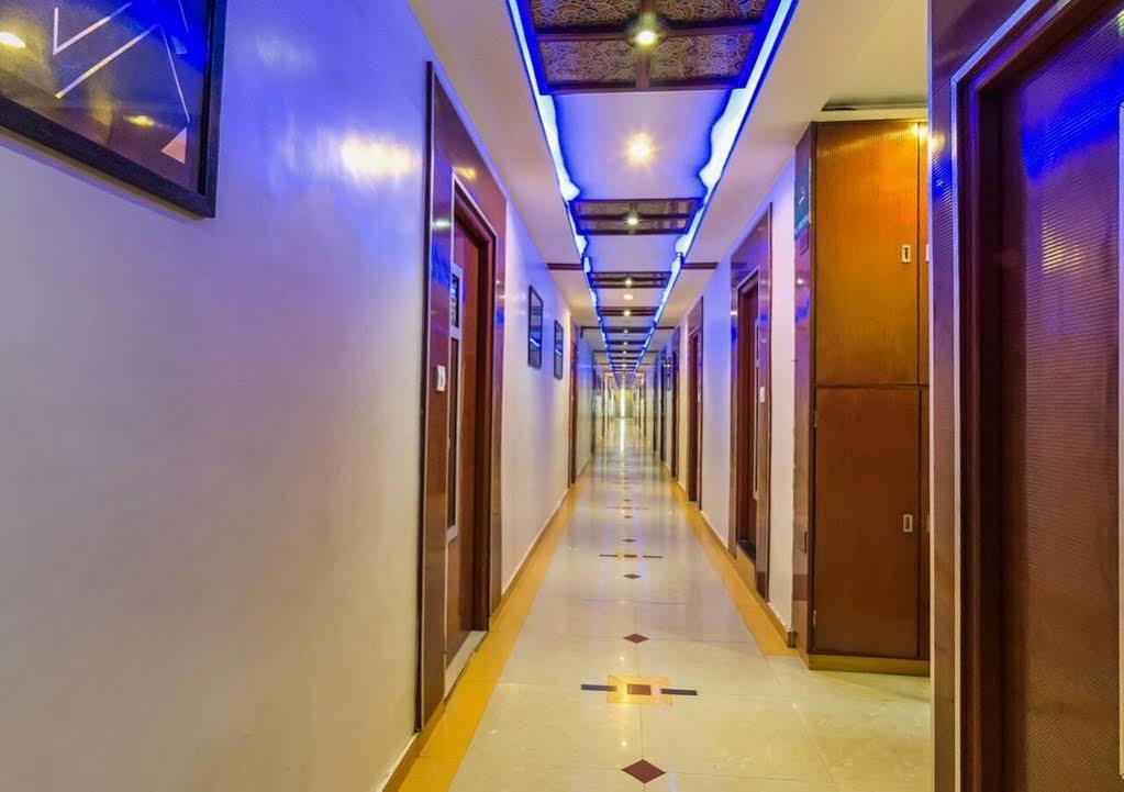 Oyo Flagship 19003 Hotel Rudra Mahal Ахмедабад Екстер'єр фото