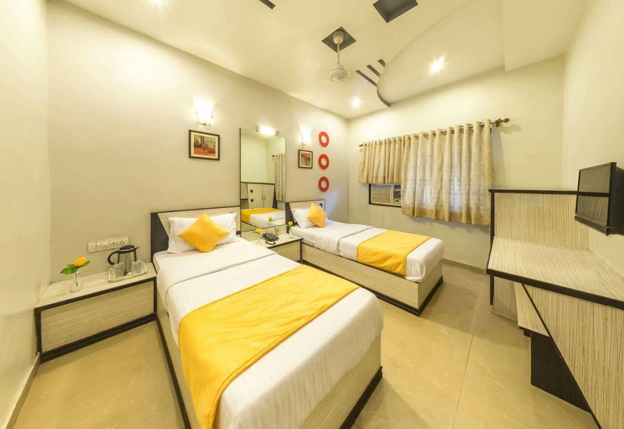 Oyo Flagship 19003 Hotel Rudra Mahal Ахмедабад Екстер'єр фото