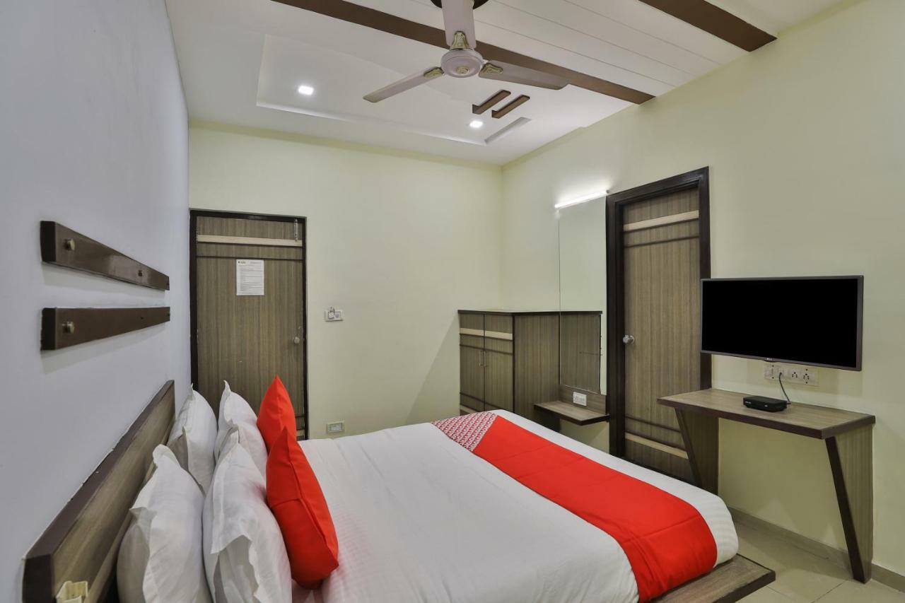 Oyo Flagship 19003 Hotel Rudra Mahal Ахмедабад Екстер'єр фото